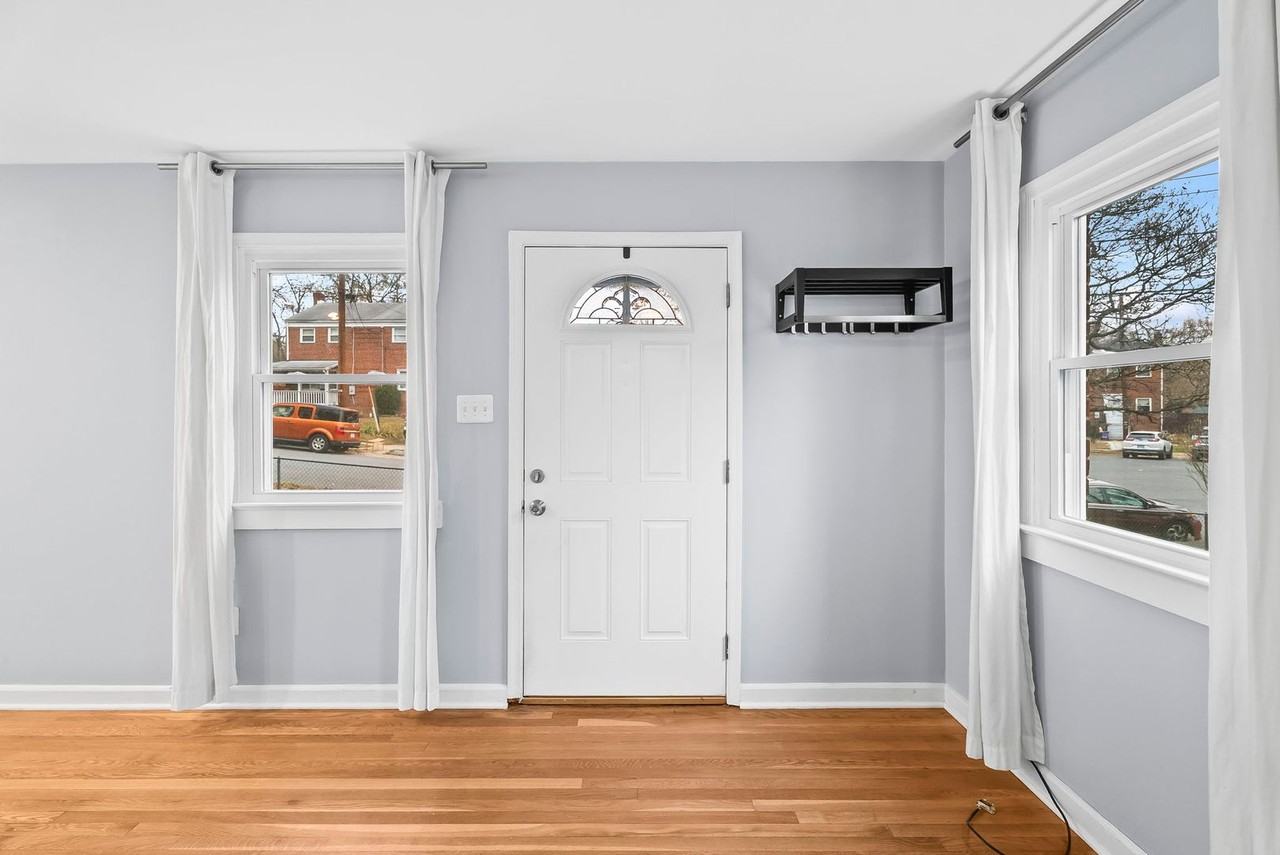 4332 Utica Ave - Photo 5 of 40