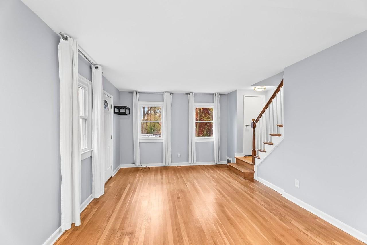 4332 Utica Ave - Photo 7 of 40