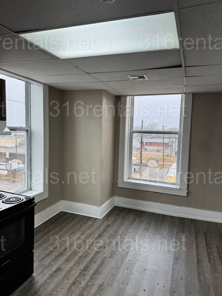 State Street Apartments - Photo 6 of 12