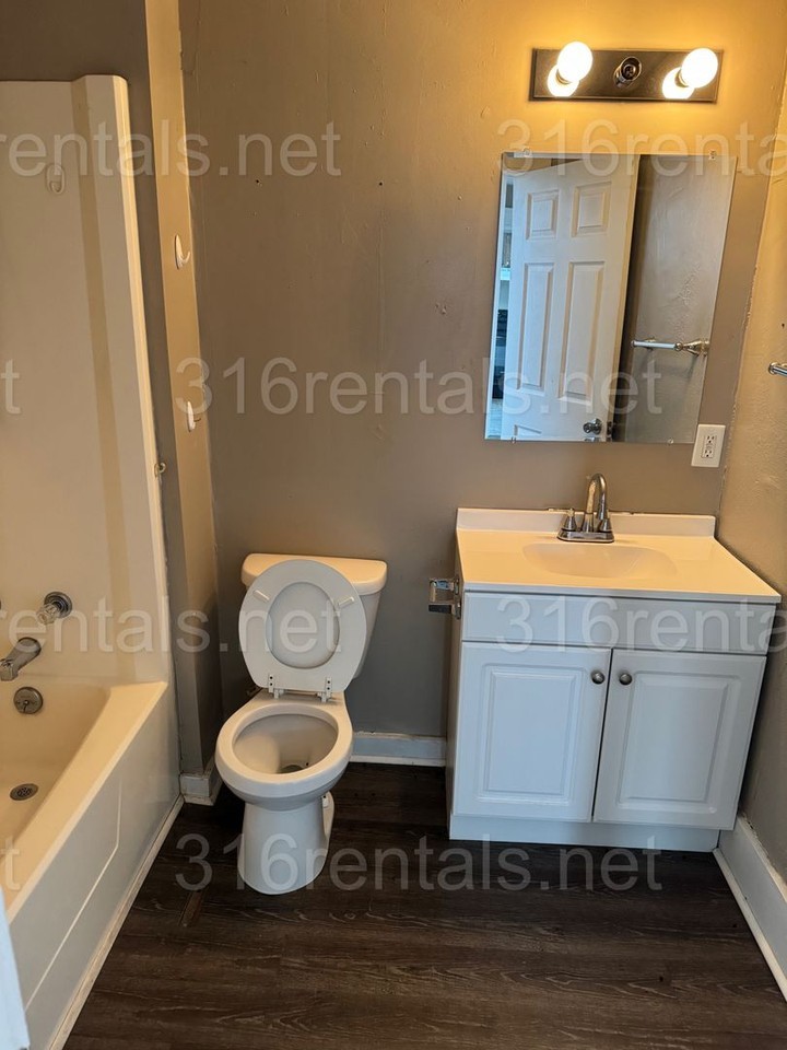 State Street Apartments - Photo 7 of 12