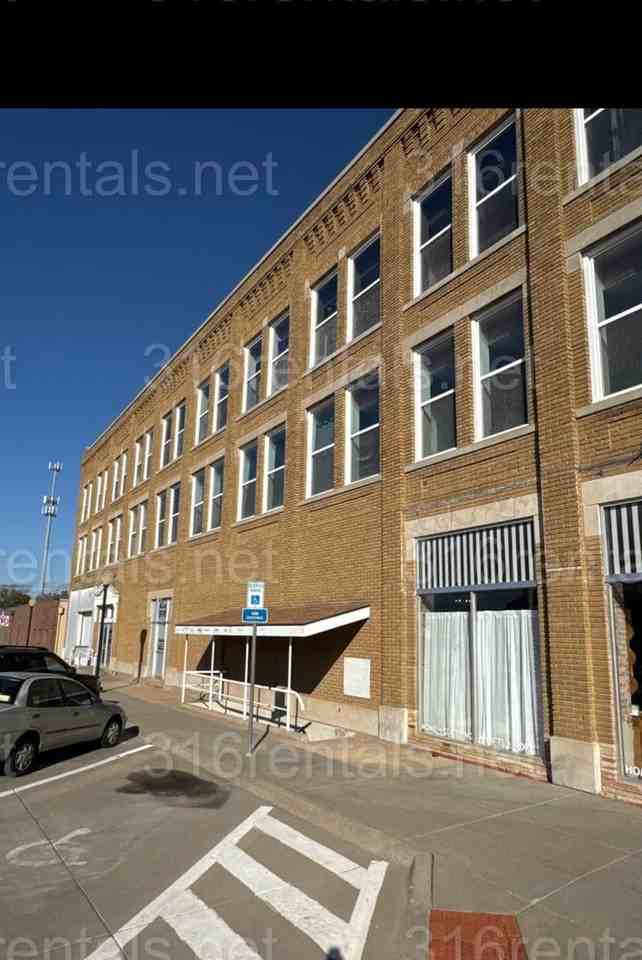 State Street Apartments - Photo 5 of 12
