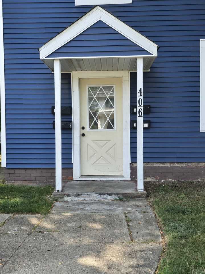 406 W Marion St - APT D - Photo 2 of 16