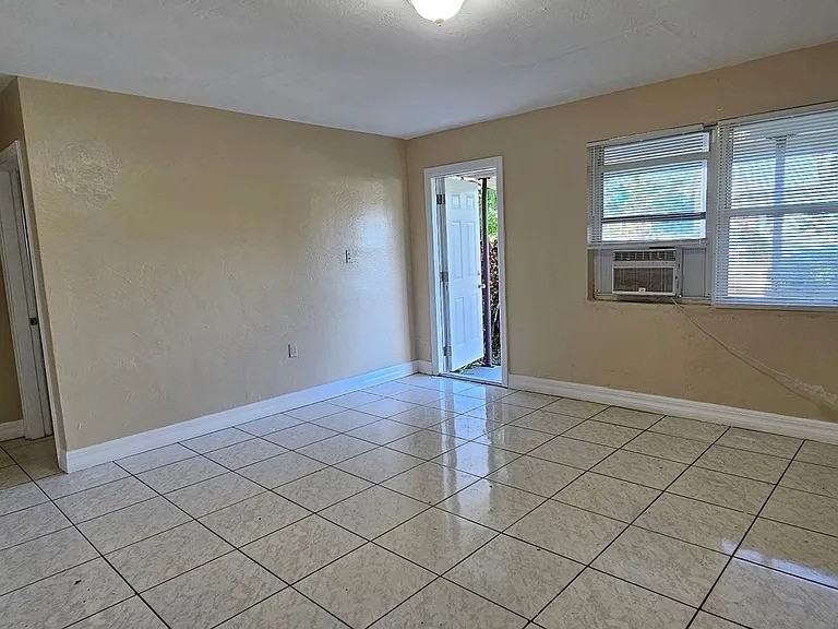 13701 SW 266 St - Photo 2 of 6