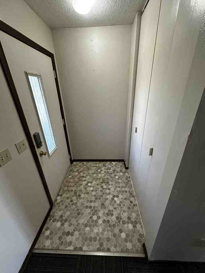 Deuel Manor Astoria - Photo 6 of 18