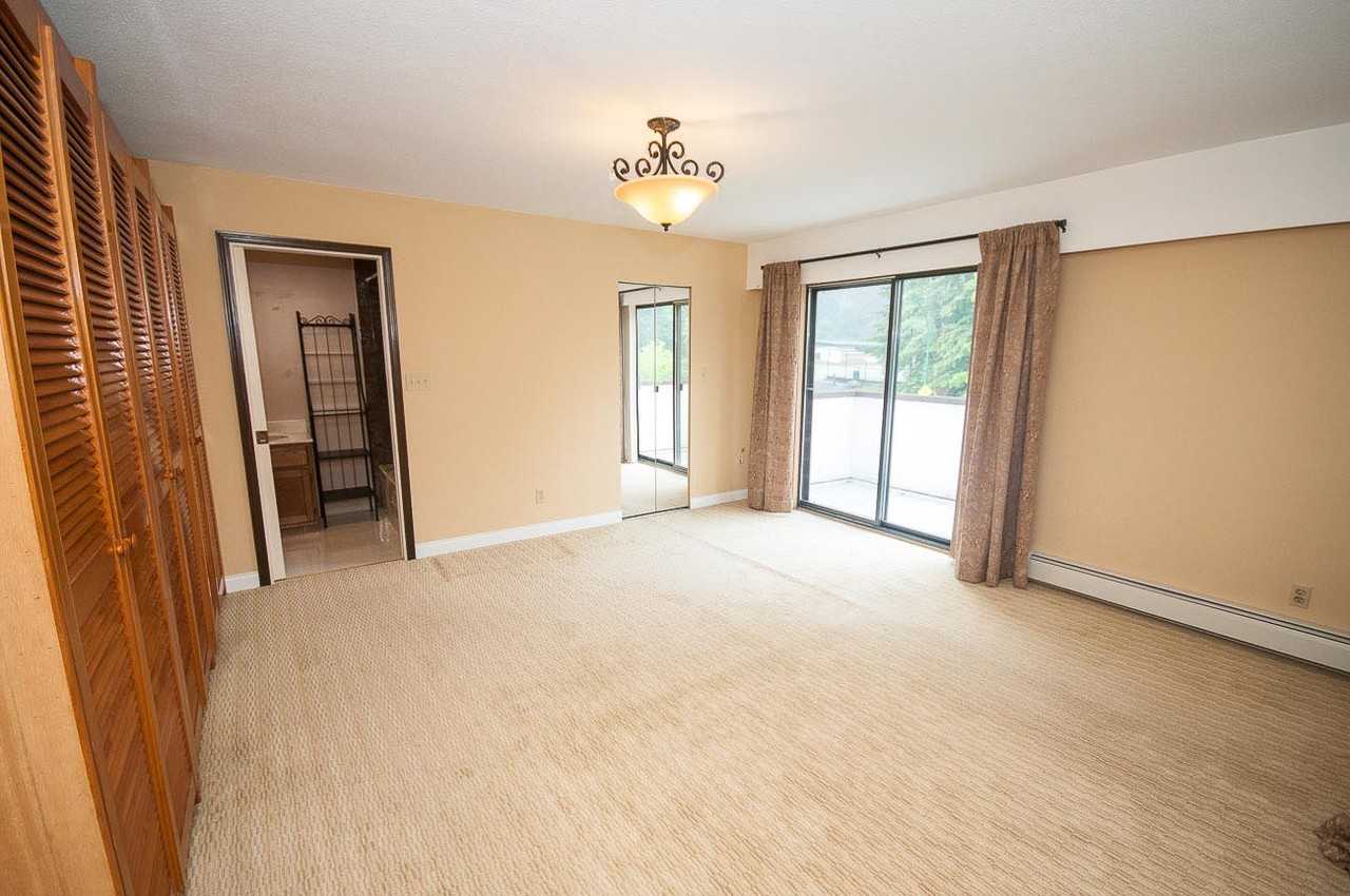 2131 Kirkstone Road - Photo 4 of 11