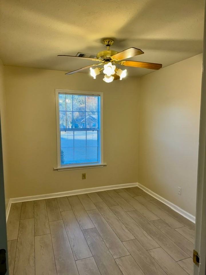 246 Harmon Dr - Photo 4 of 7