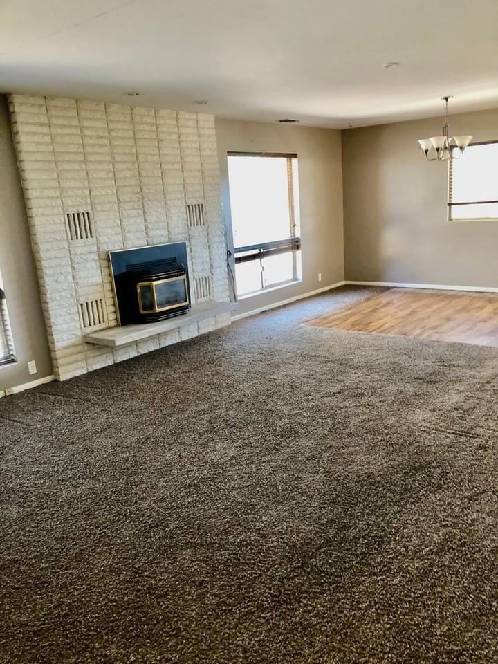 2075 Oak Grove Dr - Photo 2 of 15