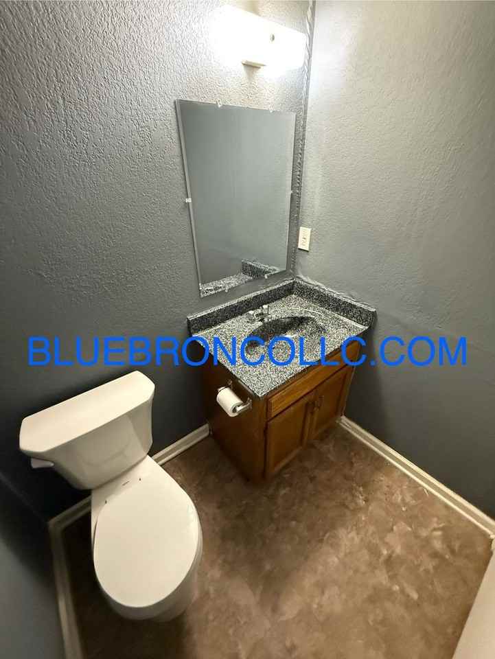 135 Southwest Oxford Place - Photo 3 of 14