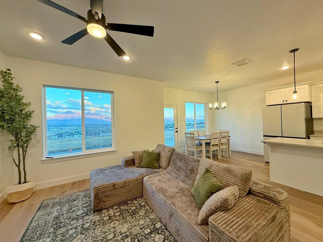 2886 North Red Velvet Lane