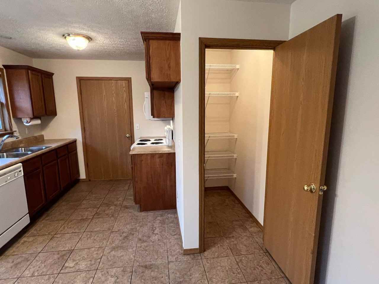 846 W Lorenza Dr - Photo 7 of 12