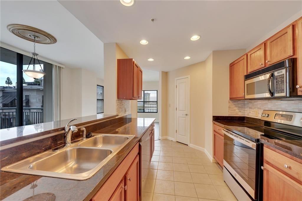 3040 Peachtree Road NW ##704 - Photo 5 of 16