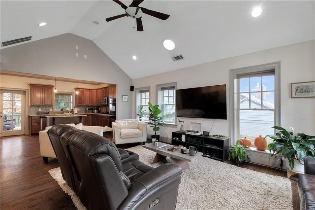 451 Hascall Road Northwest - Photo 4 of 26