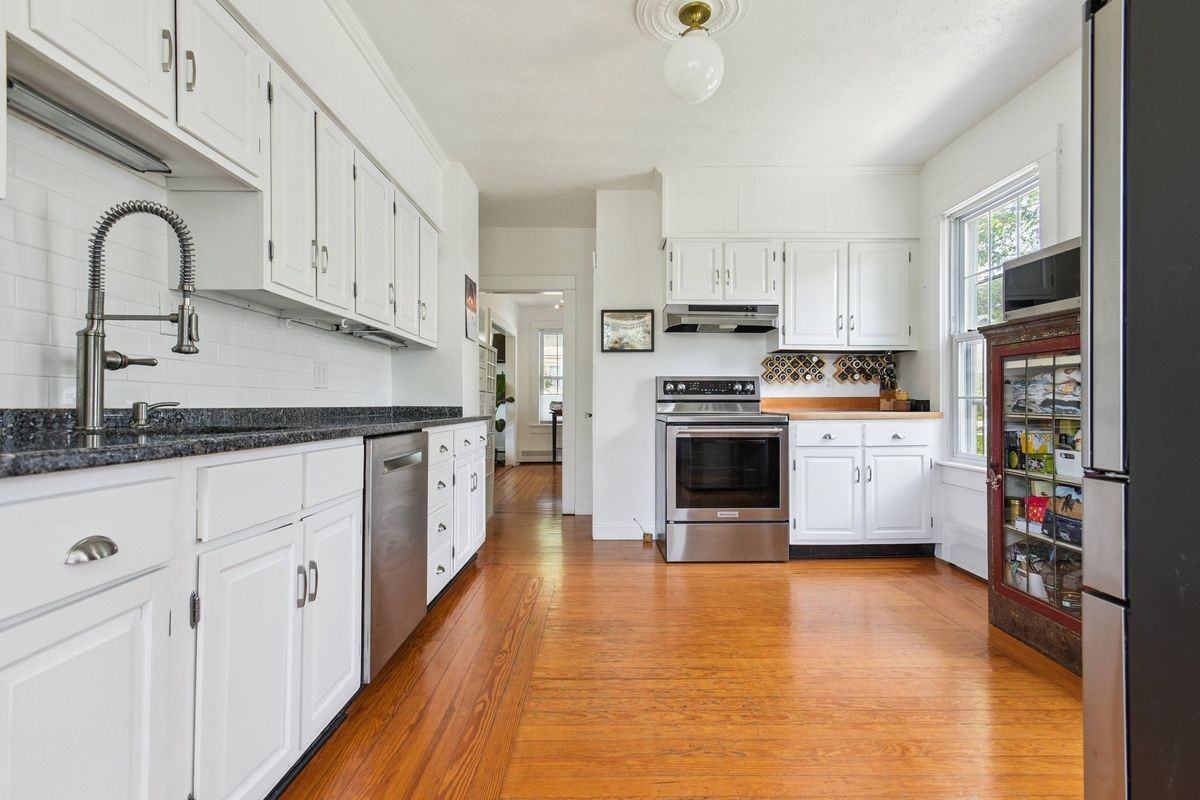 42 Warren Avenue - Photo 3 of 6