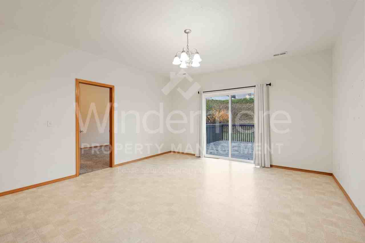 1102 Golden Hills Dr - Photo 6 of 31