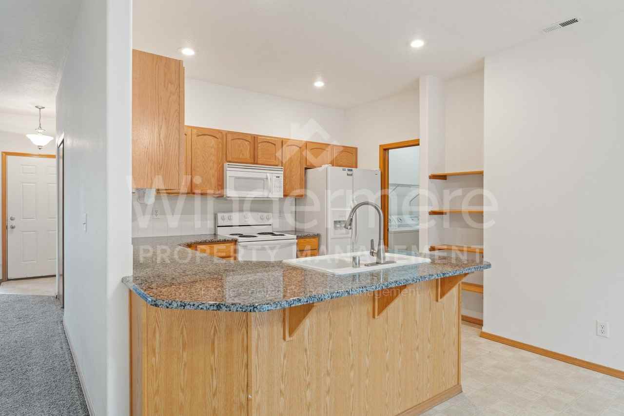 1102 Golden Hills Dr - Photo 7 of 31