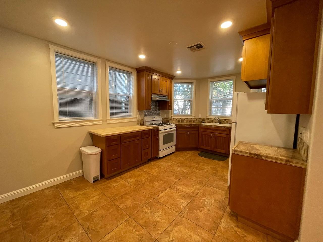 1822, T Street - B #B - Photo 5 of 19