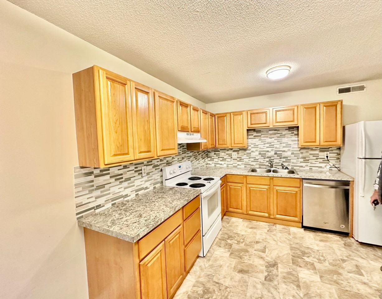 1754 Hunters Trail - Photo 3 of 9