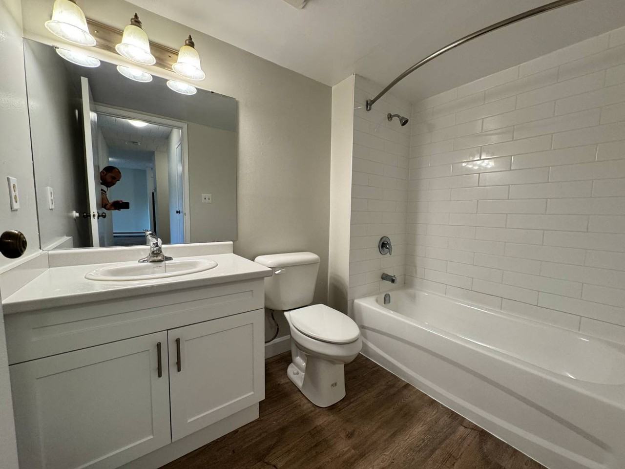 130 Sheldon Ave - Photo 4 of 10