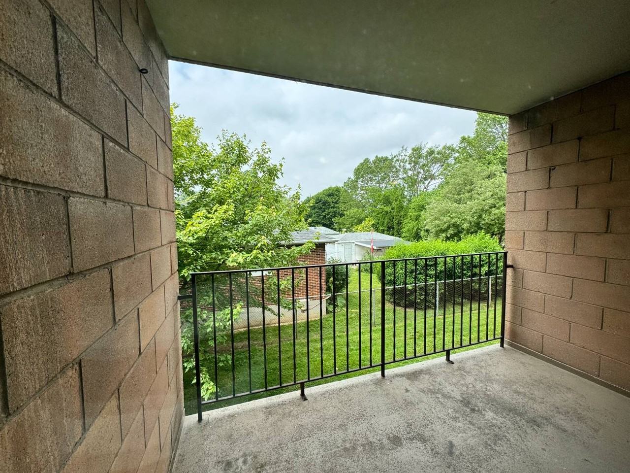 130 Sheldon Ave - Photo 5 of 10