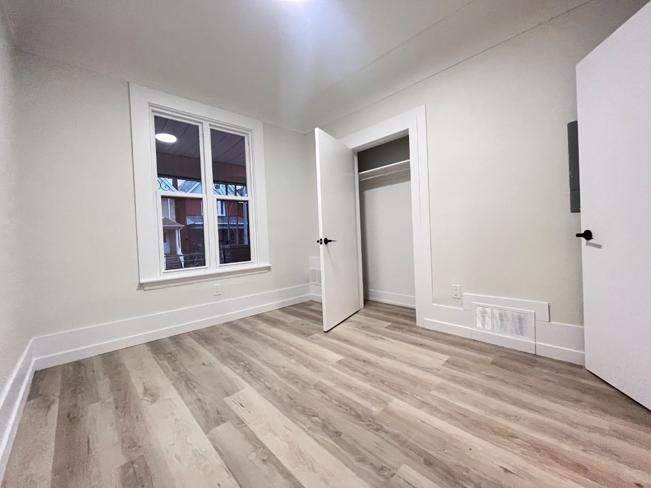 33 Somerset Avenue - Photo 7 of 15