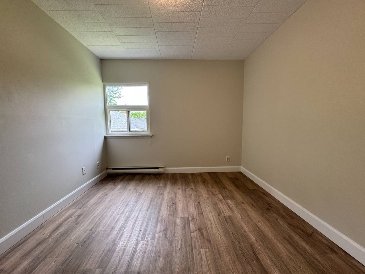 130 Sheldon Ave - Photo 3 of 13