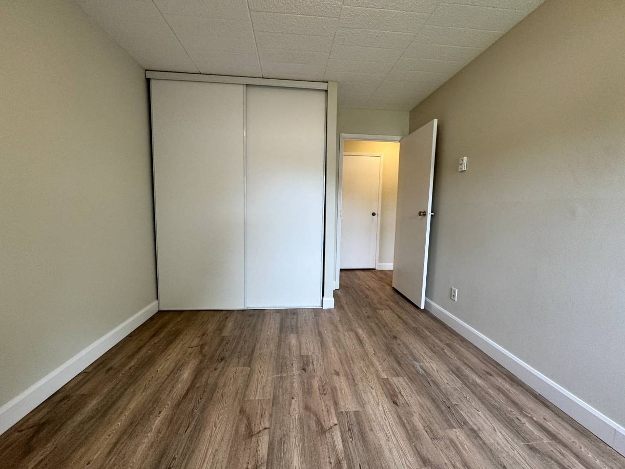 130 Sheldon Ave - Photo 4 of 13