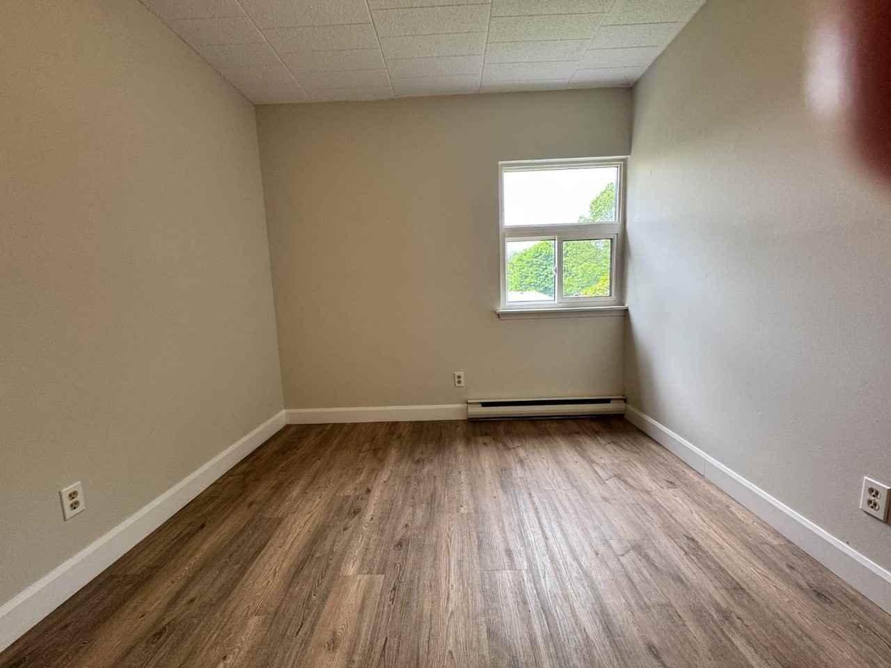 130 Sheldon Ave - Photo 5 of 13