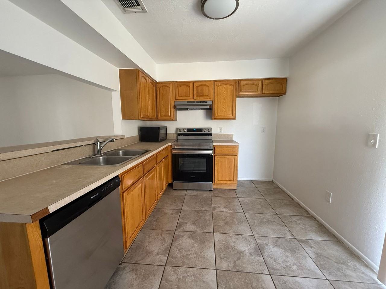 7424 Golden Glenn Ct - Photo 5 of 10