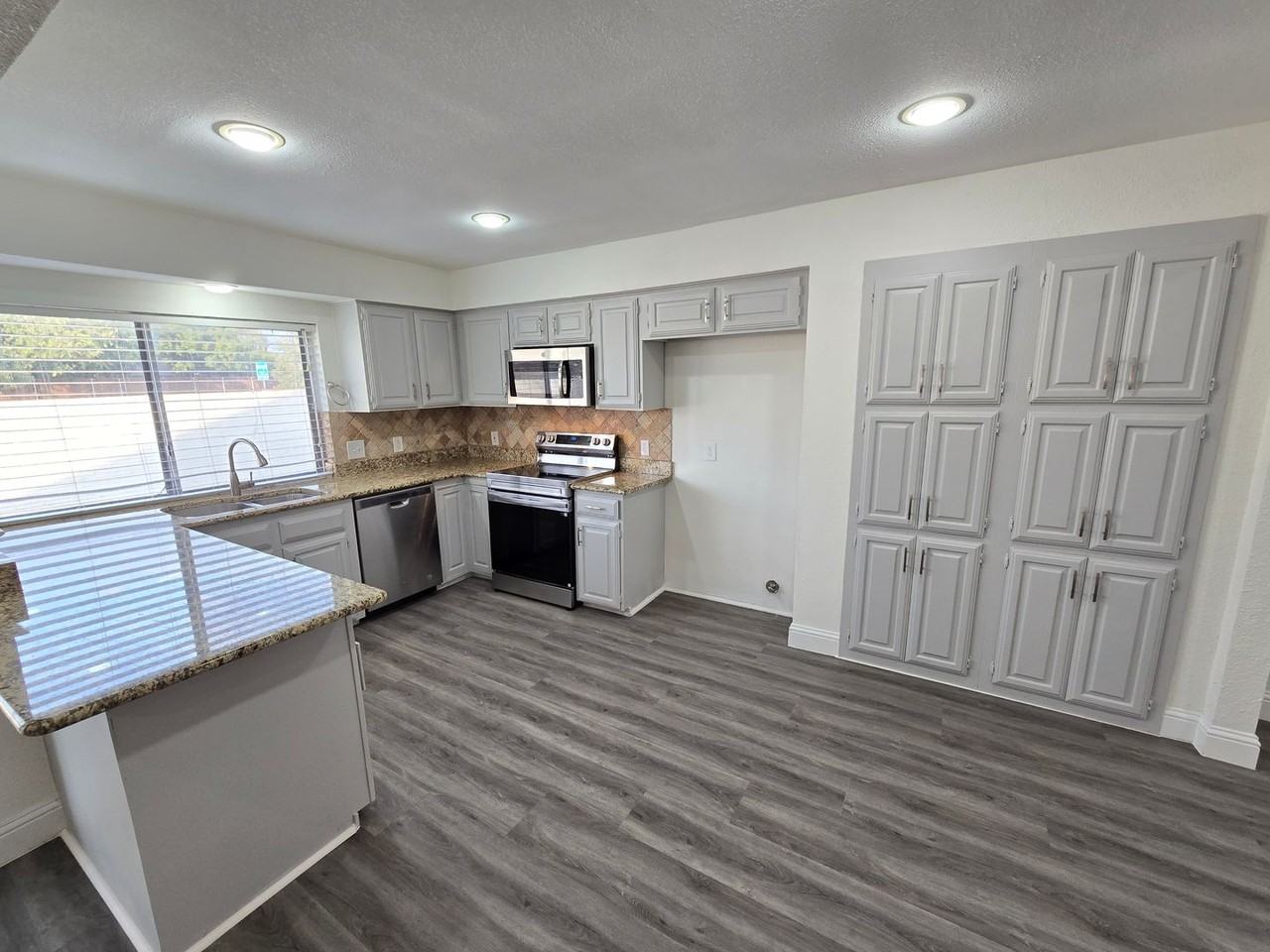 2120 Via Estrada - Photo 7 of 23