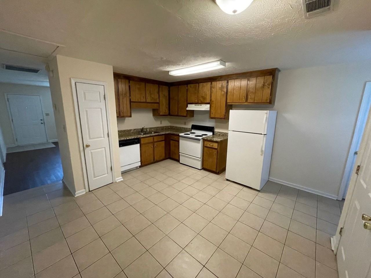 135 Hunters Run Rd - Photo 3 of 13