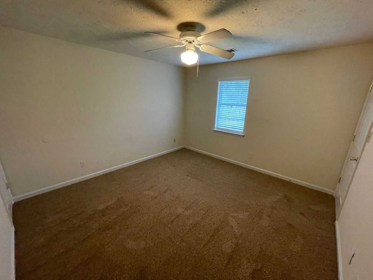 135 Hunters Run Rd - Photo 4 of 13