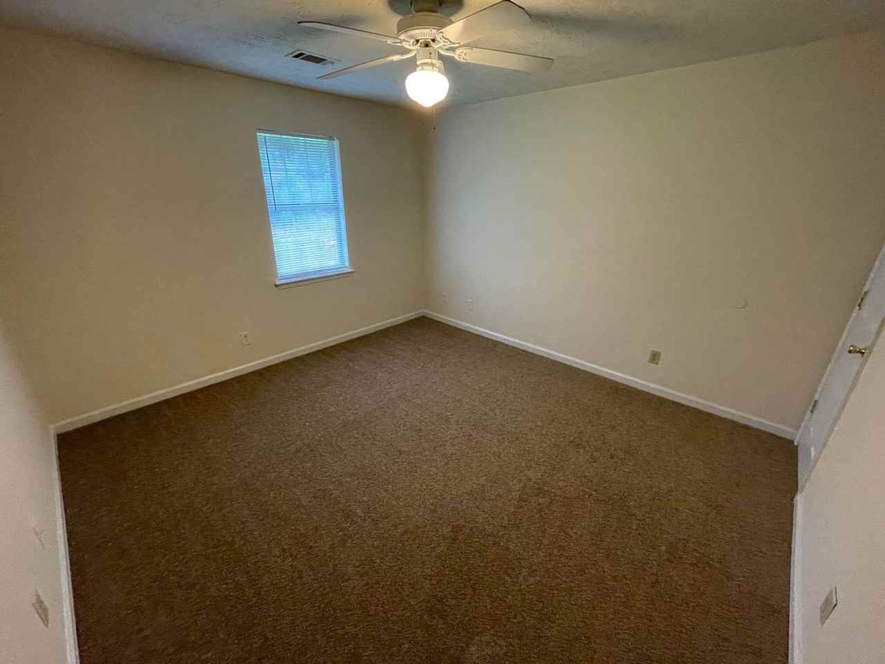 135 Hunters Run Rd - Photo 6 of 13