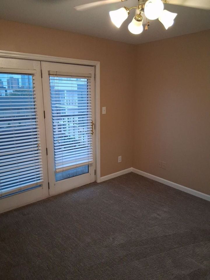 1201 Laurel Ave #303 - Photo 7 of 18