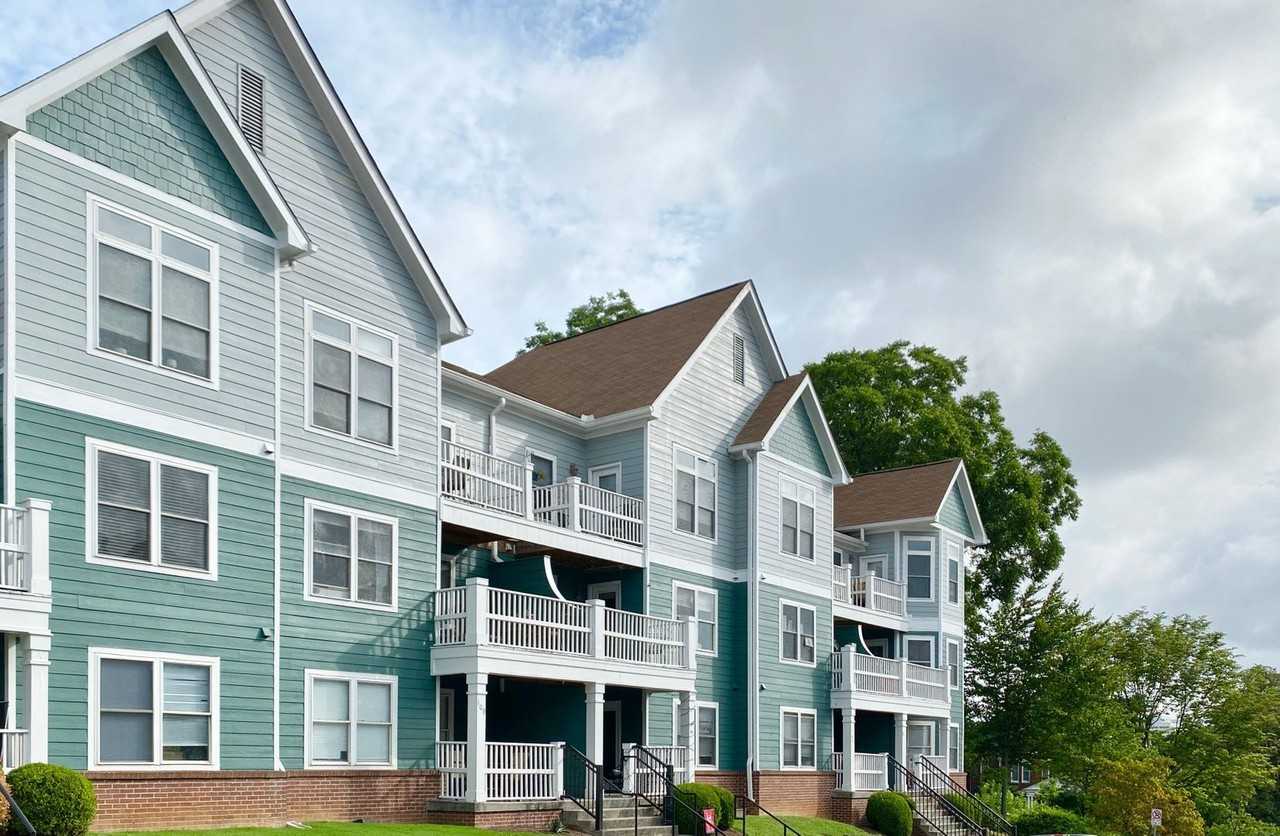 1517 Laurel Avenue #204