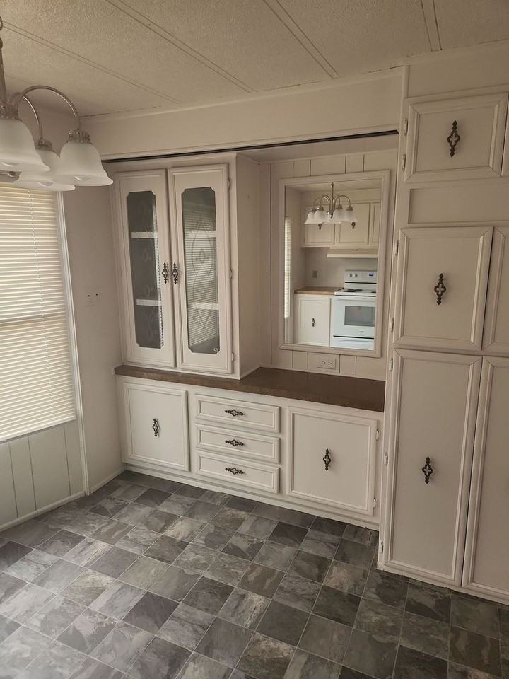 721 Adell Avenue - Photo 2 of 18