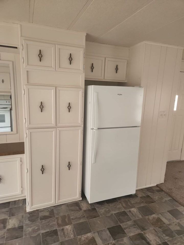 721 Adell Avenue - Photo 3 of 18