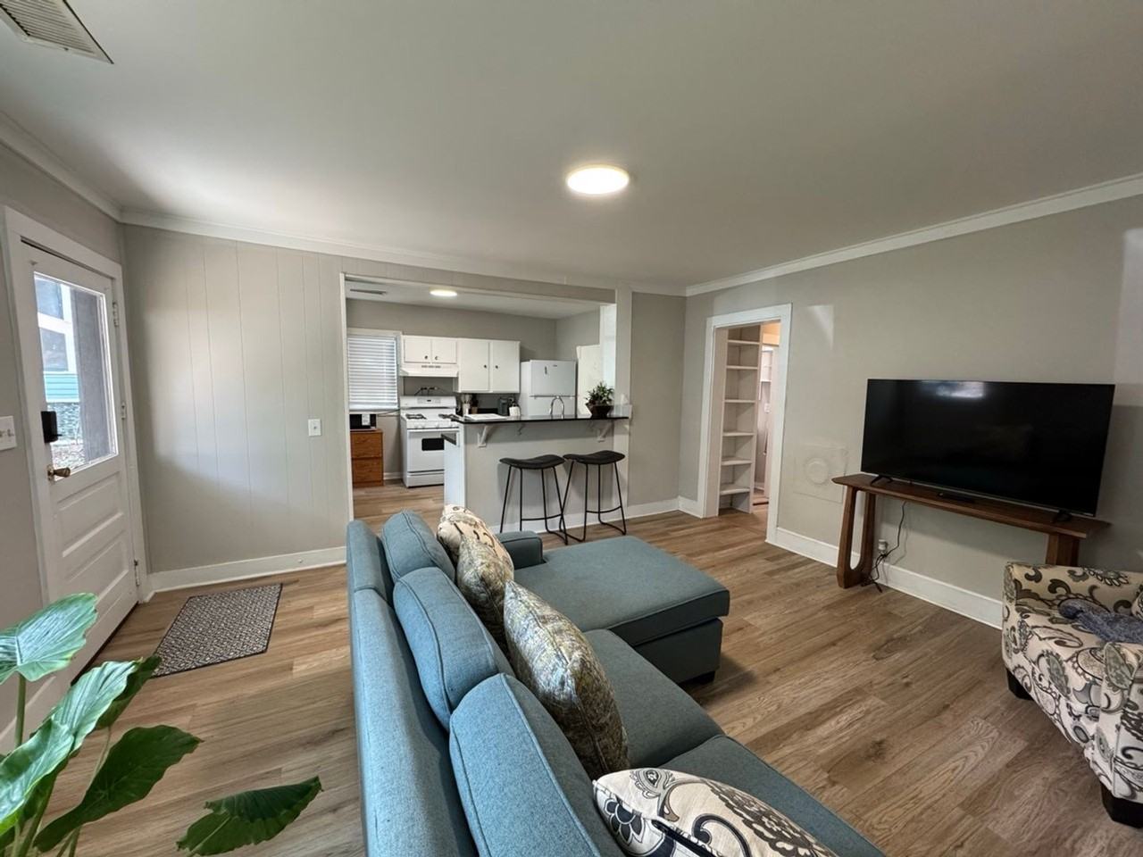 275 Boulevard Heights - Photo 4 of 14