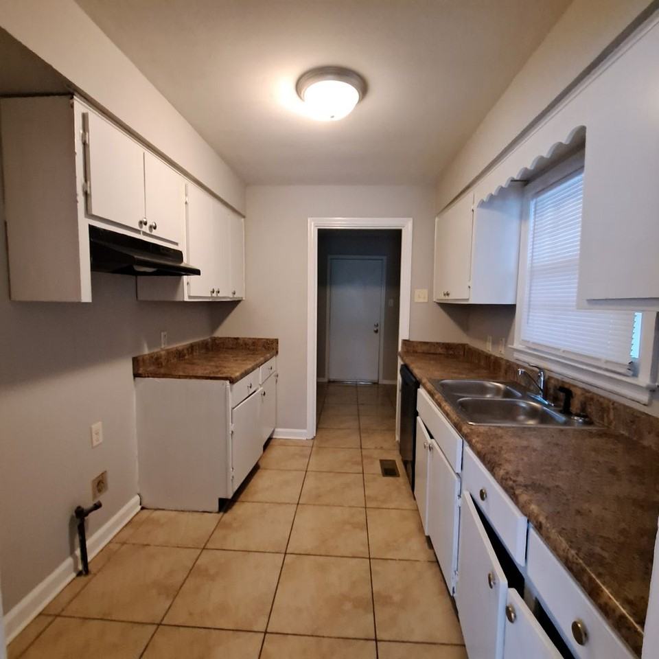 1615 Gilson Rd - Photo 3 of 10