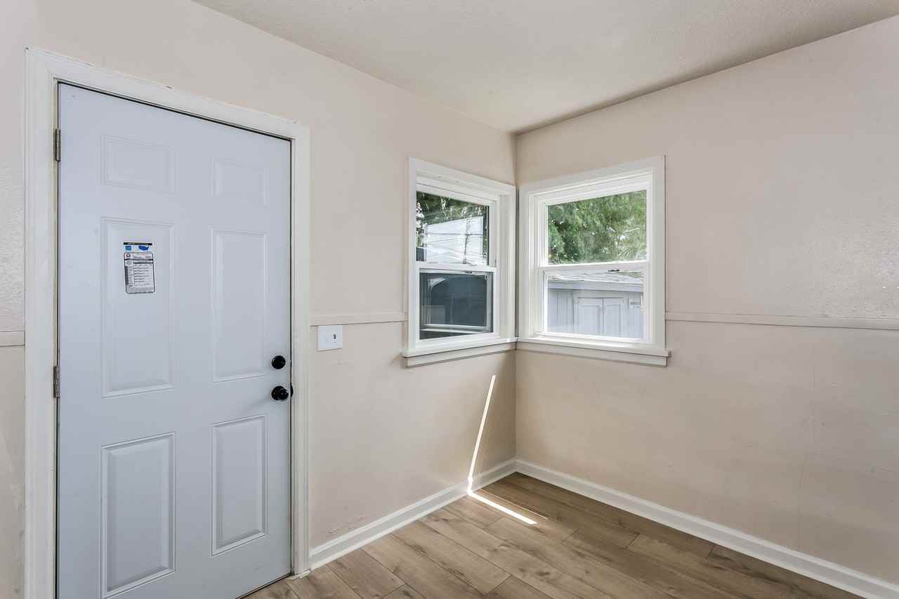 1808 N Market St - Photo 3 of 11