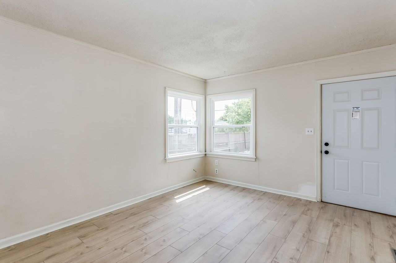 1808 N Market St - Photo 4 of 11