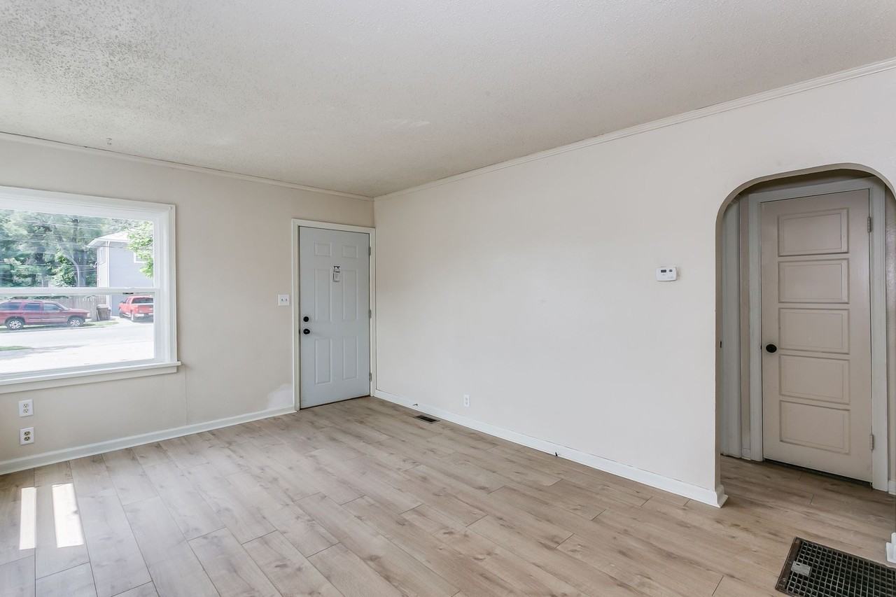 1808 N Market St - Photo 5 of 11