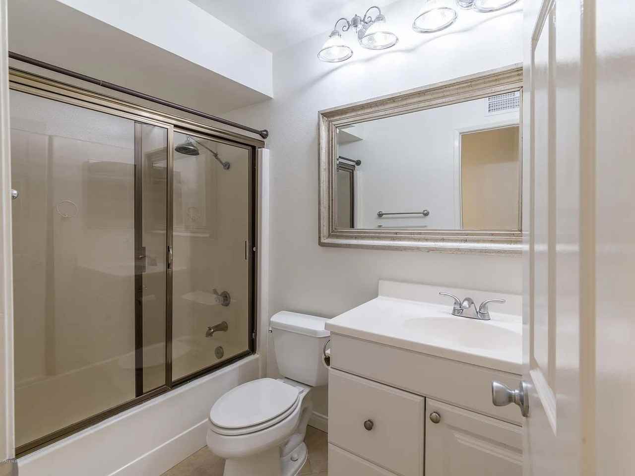 5914 Carell Ave - Photo 4 of 15