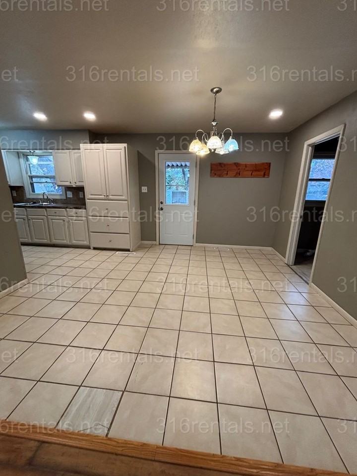 1210 W 1st Ave - Photo 3 of 17