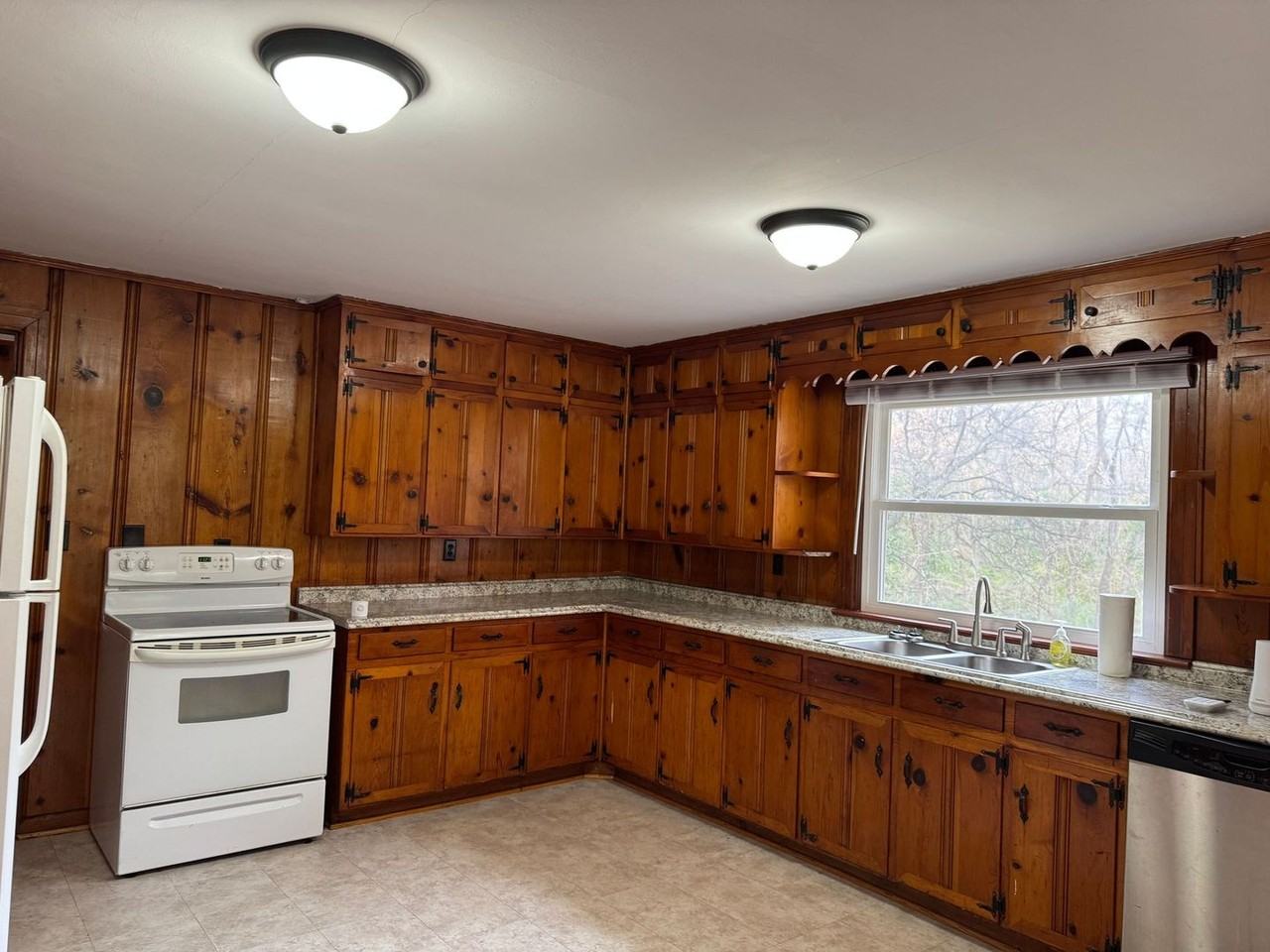 1511 Madison St - Photo 7 of 17