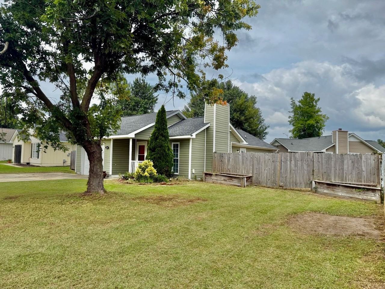 6808 Shawcross Lane - Photo 2 of 24