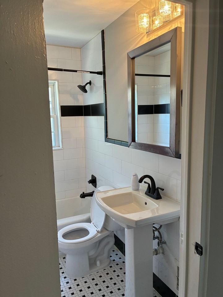 A Little Holiday Wish Come True: No rent until January! - Photo 3 of 31