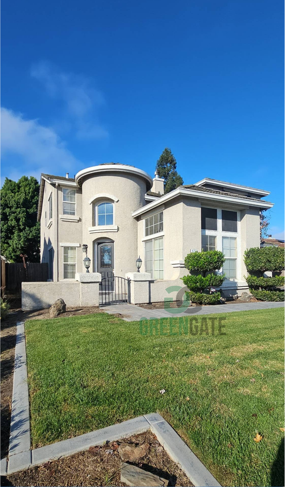 571 Zurich Drive - Photo 2 of 50