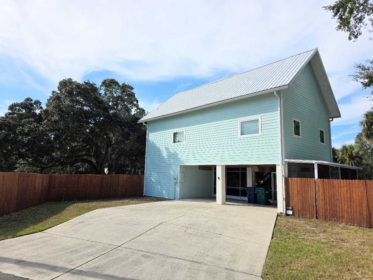 11307 Coral Court West - Photo 3 of 28