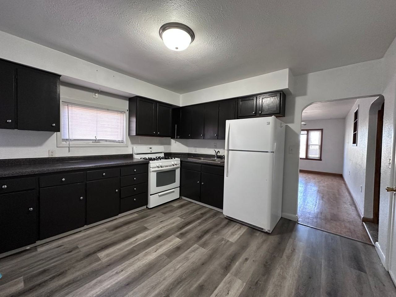 836 N 7th St - Photo 3 of 6