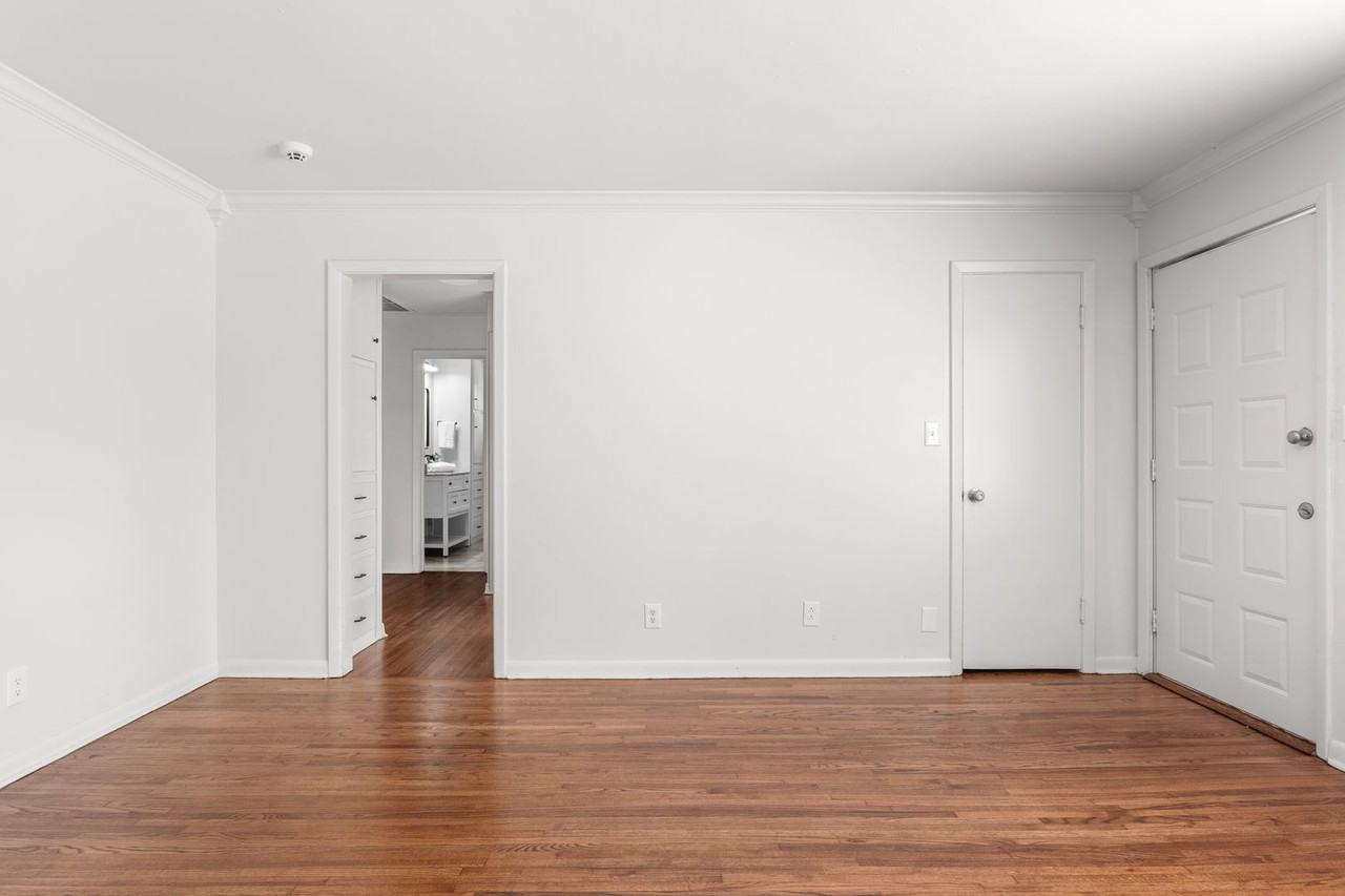 1625 E 54th St - Photo 6 of 46